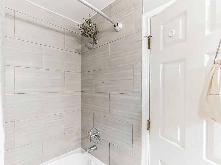 8128 Chester Pkwy — Photo 2