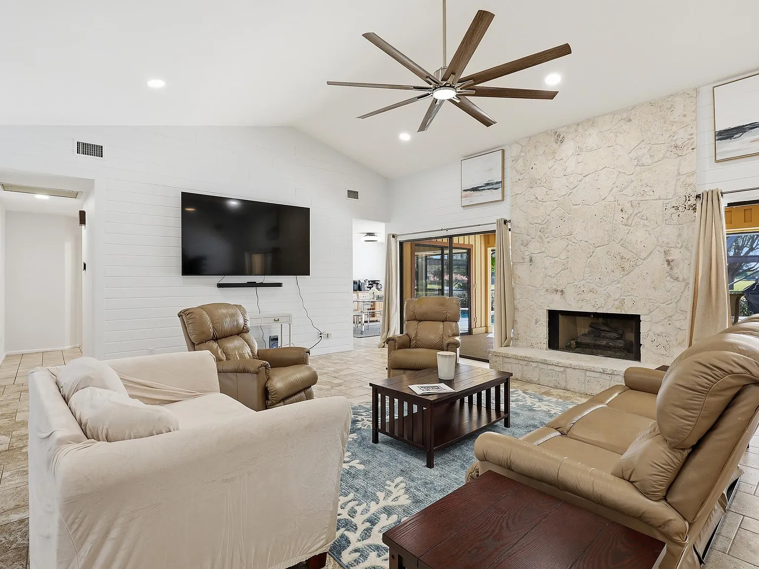 3 bed, 2.5 bath, 2068 sqft, $13,000 — Photo 4