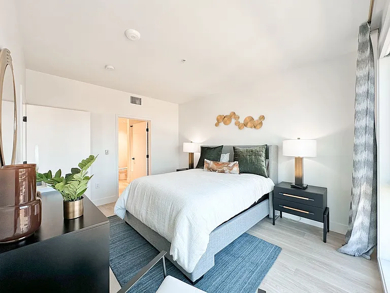 Begonia Place Luxury Apartments — Photo 58