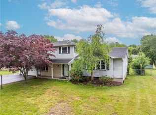 26 Sudbury Dr, Rochester, NY 14624