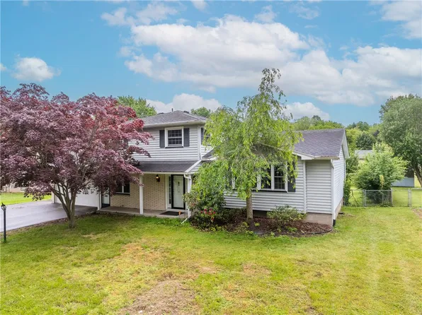 26 Sudbury Dr, Rochester, NY 14624