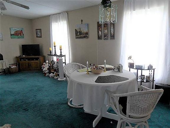 4th image of 1281 Grove Dr