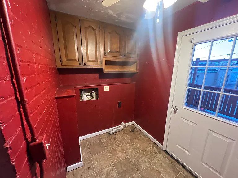 1115 W King St #2 — Photo 10