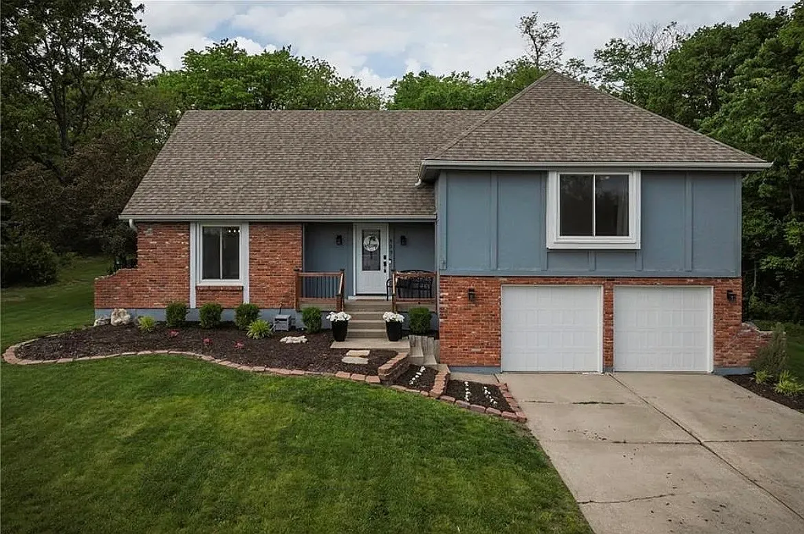 3 bed, 3043 sqft, $2,400 — Photo 1