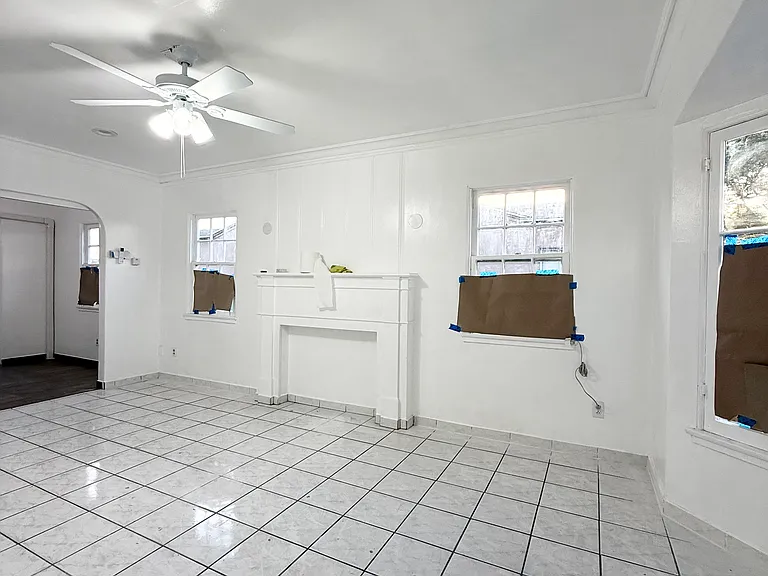 2444 Iowa Ave — Photo 12