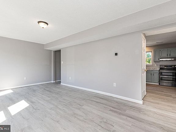 3rd image of 505 Emily Ln