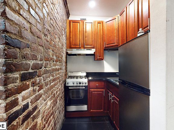 4th image of 107 Saint Marks Pl APT 4C