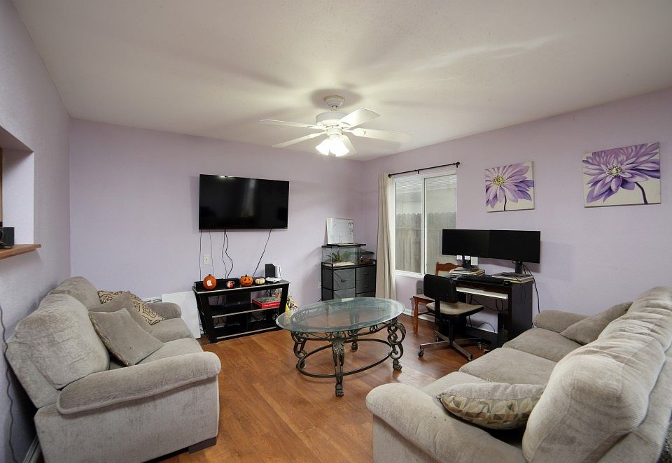 2nd image of 520 W Laurel Ave