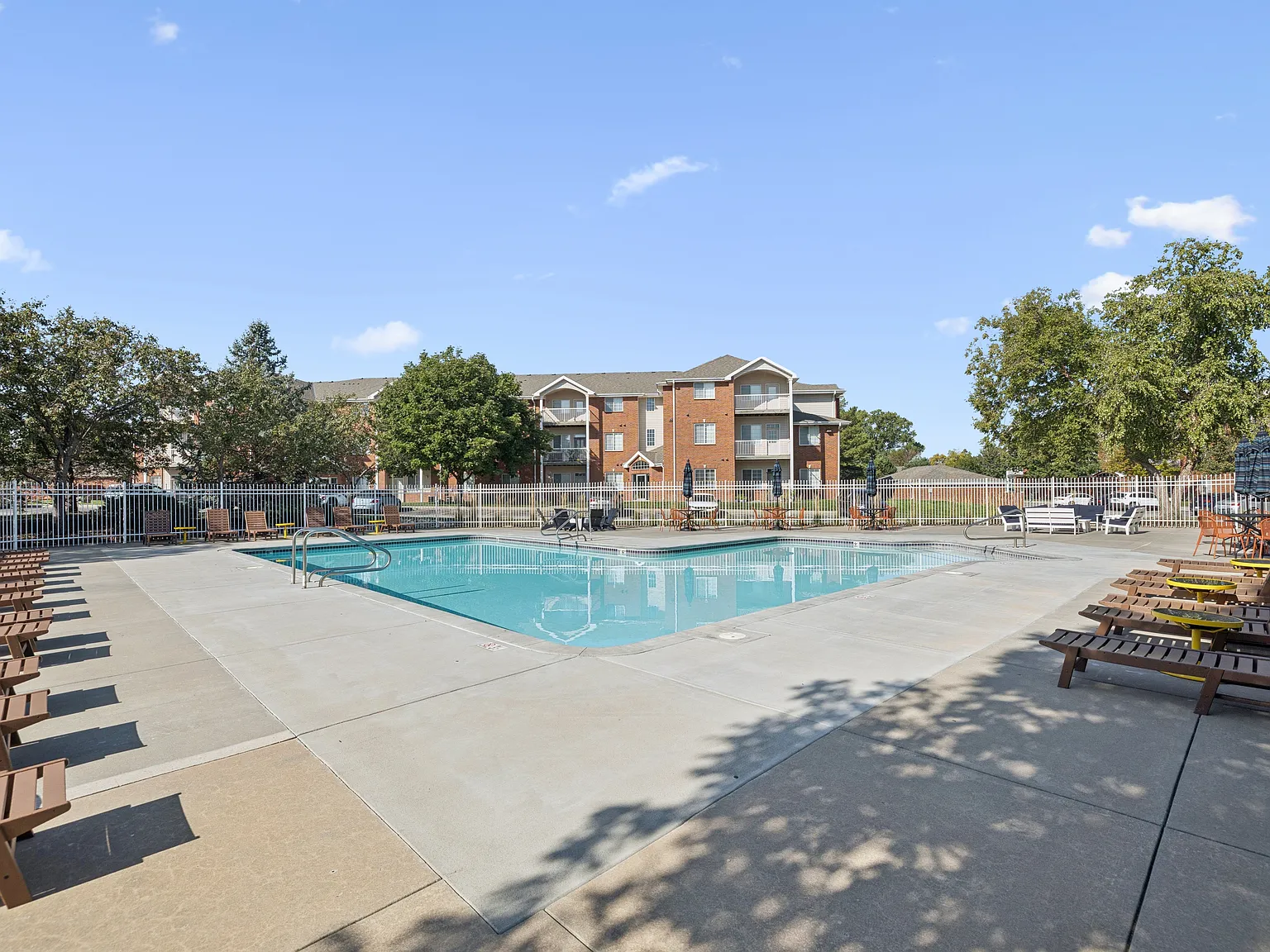 Lakeside Village Apartment Homes — Photo 4