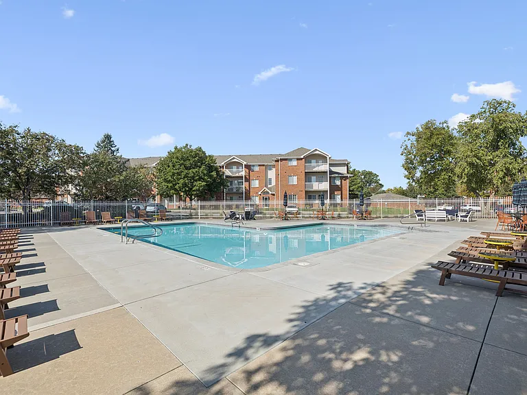 Lakeside Village Apartment Homes — Photo 4