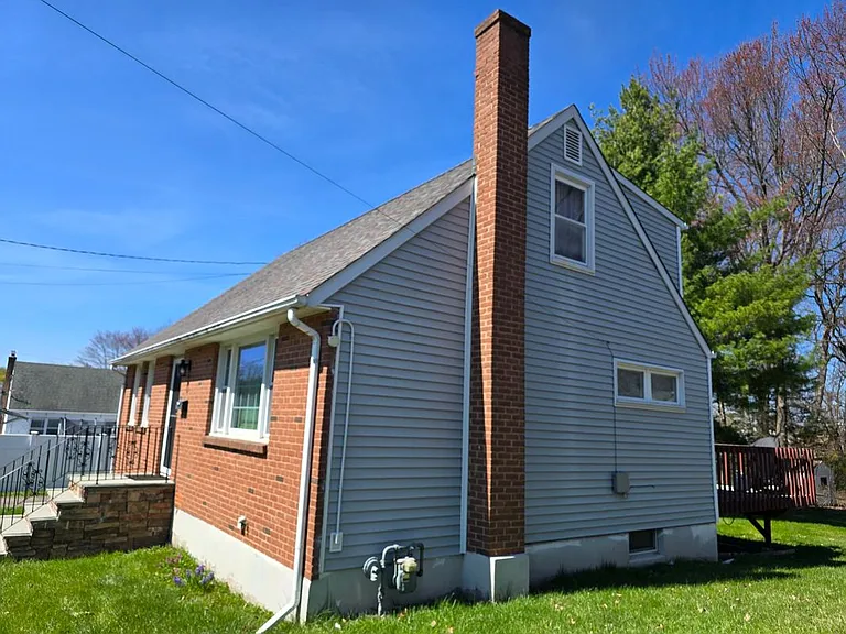 97 Bates St — Photo 17