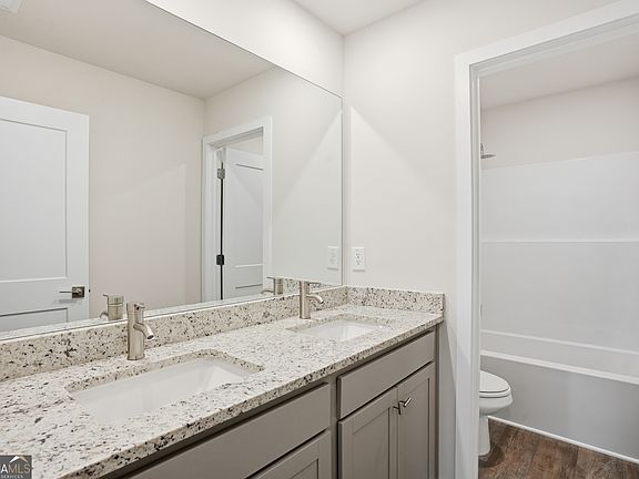 3rd image of 601 Righter Ct