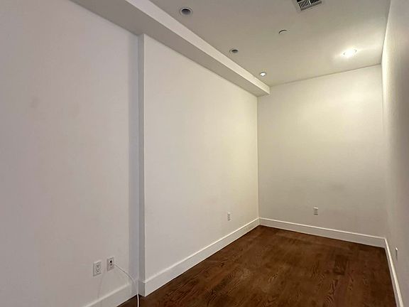 3rd image of 1072 Bergen St #3T