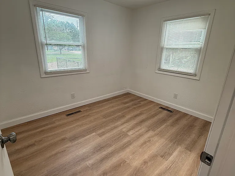 1501 E Arnold St — Photo 5