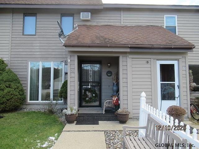 1st image of 24 Eichen St