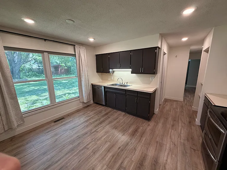 318 N Park St — Photo 16