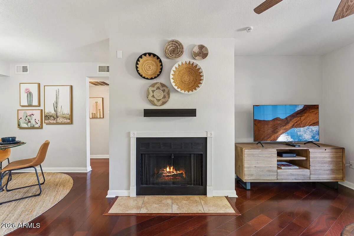 1 bed, 1.0 bath, 664 sqft, $1,950 — Photo 4