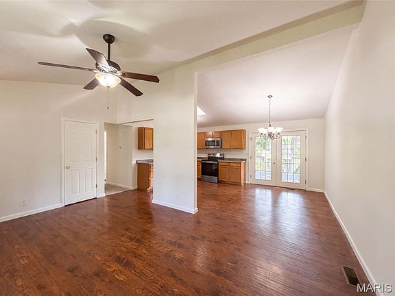 3rd image of 82 Cedar Ridge Dr