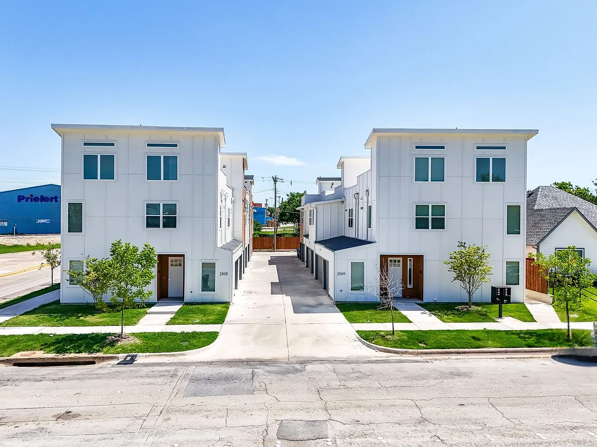 Building Photo - 2509 Benbrook Blvd #901