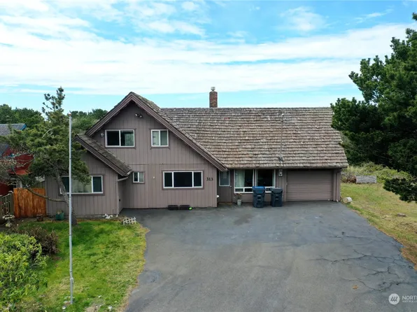 313 Sand Dune Avenue NW, Ocean Shores, WA 98569