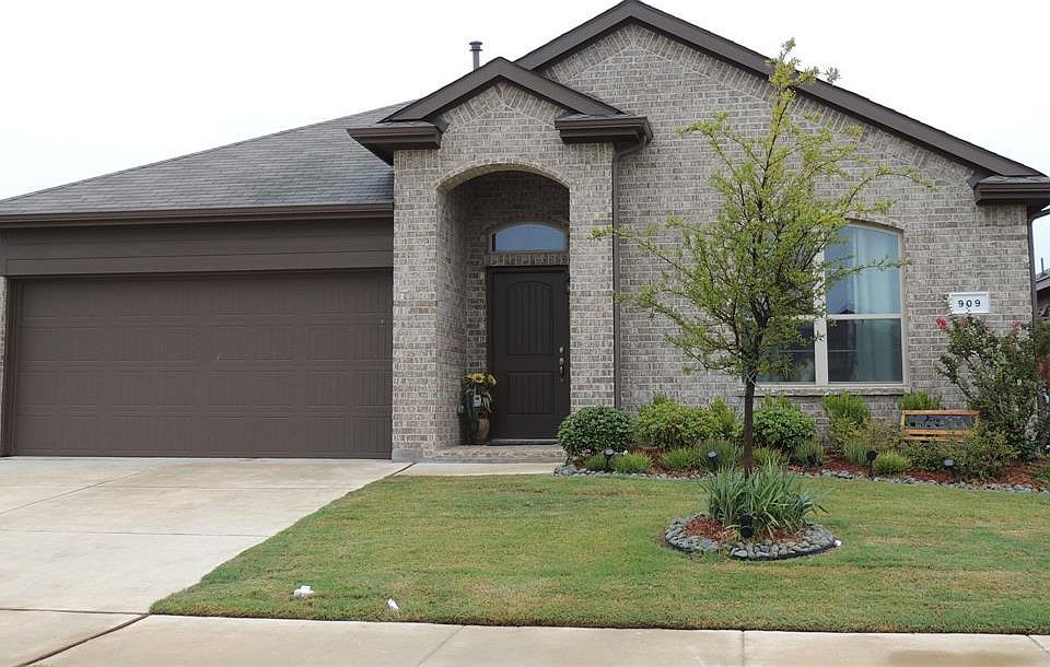 1st image of 909 Cushing Dr