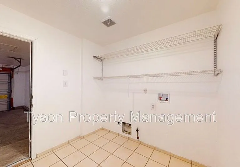 419 Sawtooth St SE — Photo 9