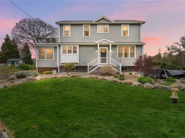 411 Wandsworth St, Narragansett, RI 02882