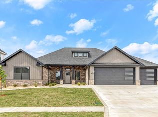 610 Bronco St, Centerton, AR 72719