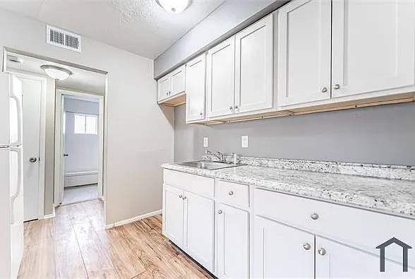 14918 Milverton Rd #3 — Photo 8