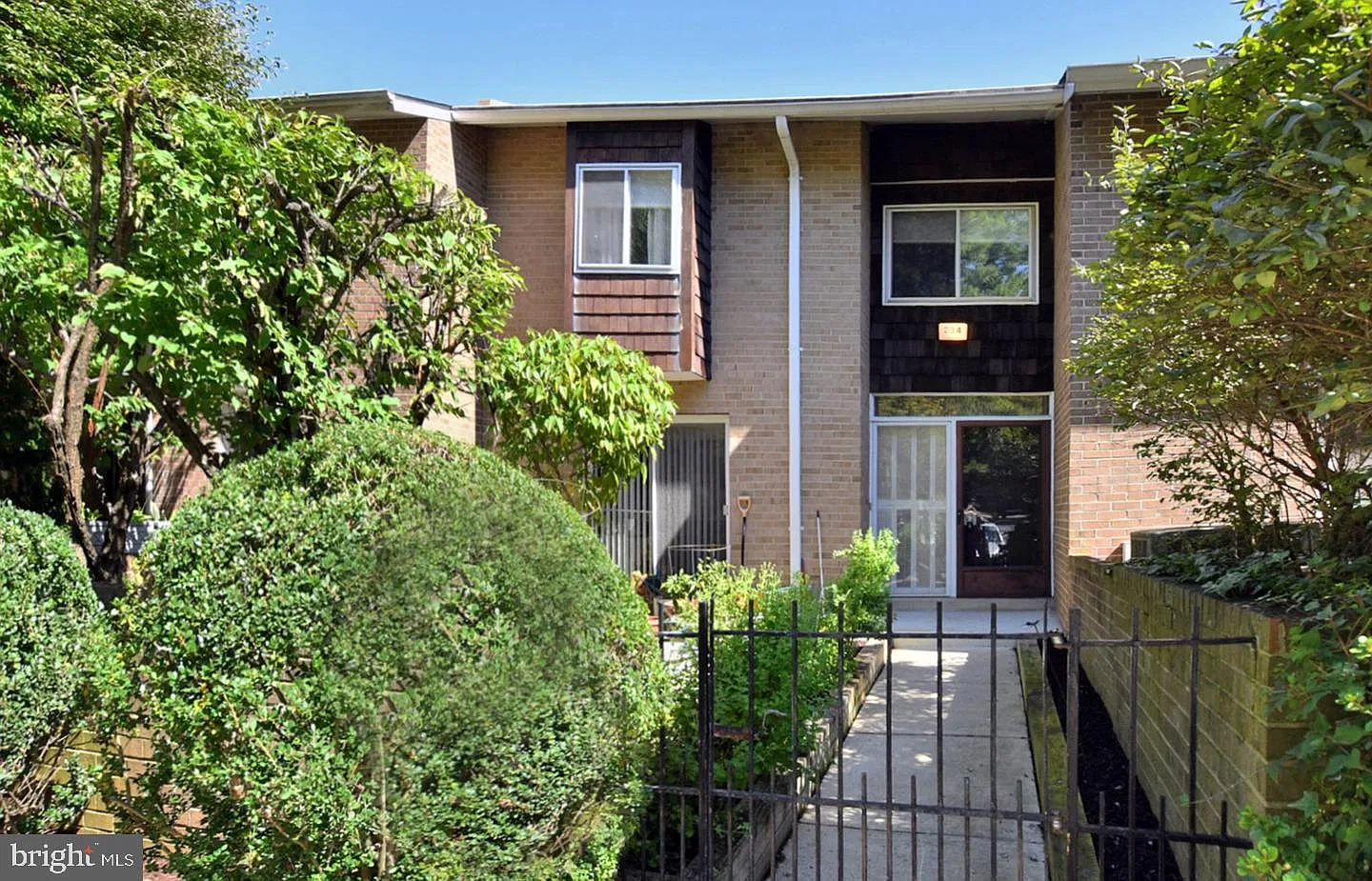3 bed, 4.0 bath, 2473 sqft, $3,050 — Photo 1
