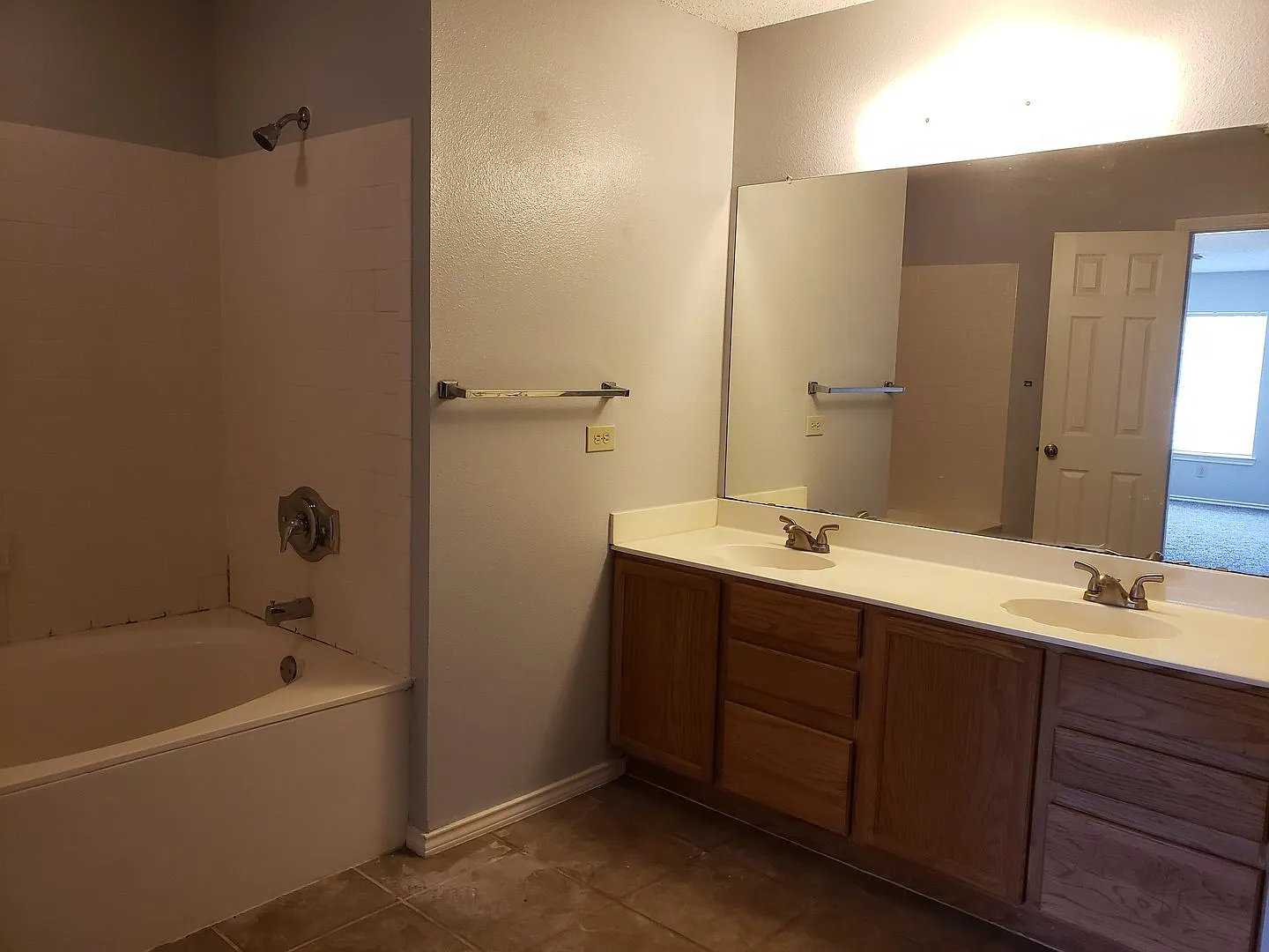 Huge 4 bed 2.5 bath house newly renovated — Photo 2