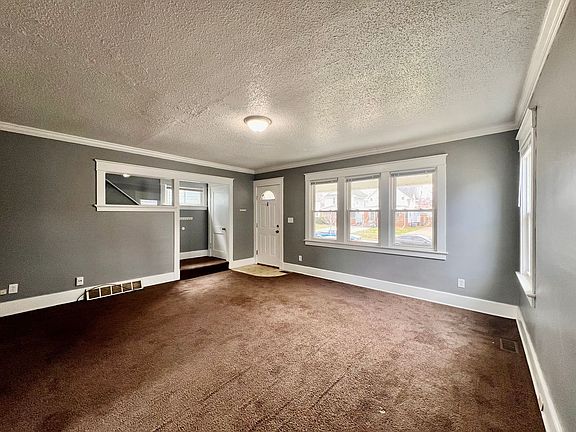 4th image of 3720 Hazelhurst Ave