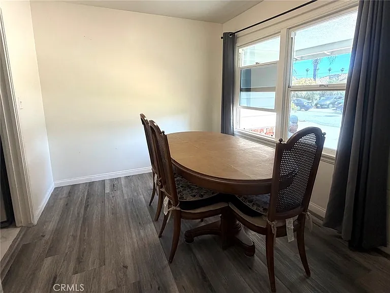1023 E Thelborn St — Photo 4