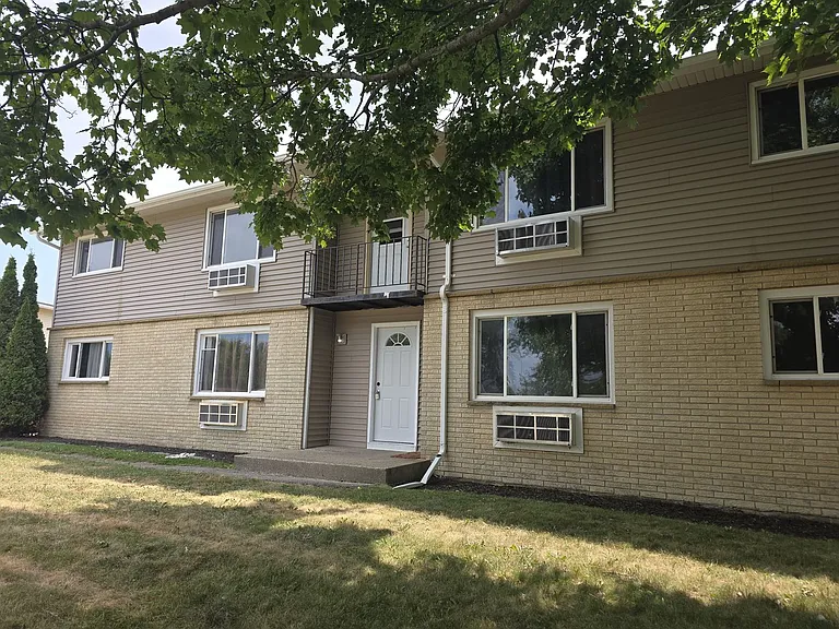 1741 Warwick Way — Photo 2