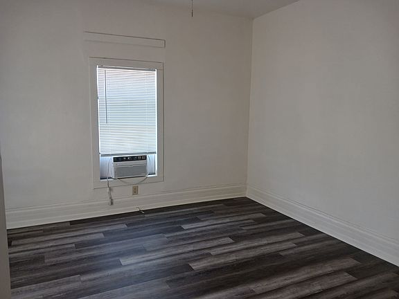 4th image of 1322 W Hutchins Pl