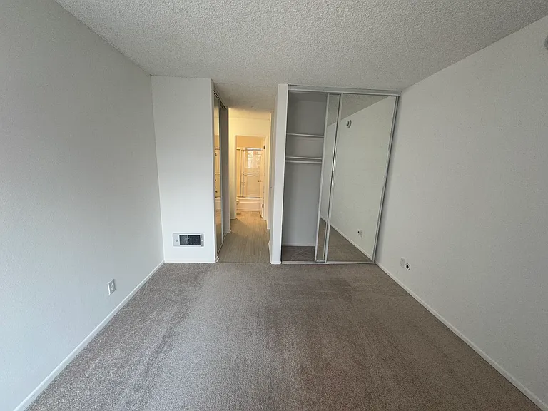401 S Hoover — Photo 10