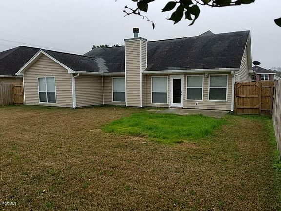 3rd image of 18020 Lake Vista Dr