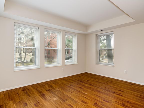 4th image of 204-5322 Savoy Ct