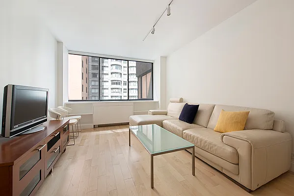 Rented by CORE | media 11