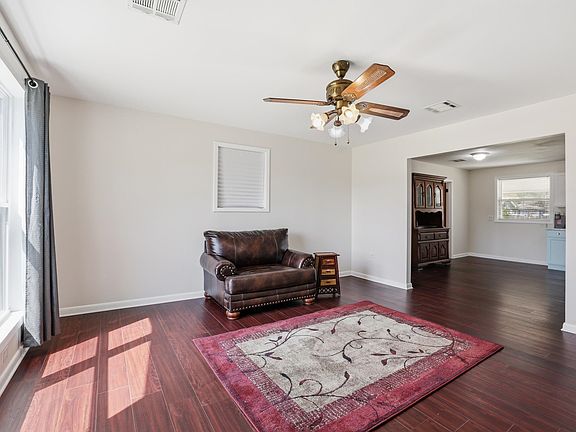 3rd image of 3219 Camellia Ave