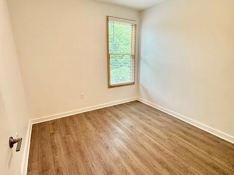 Millhouse — Photo 36