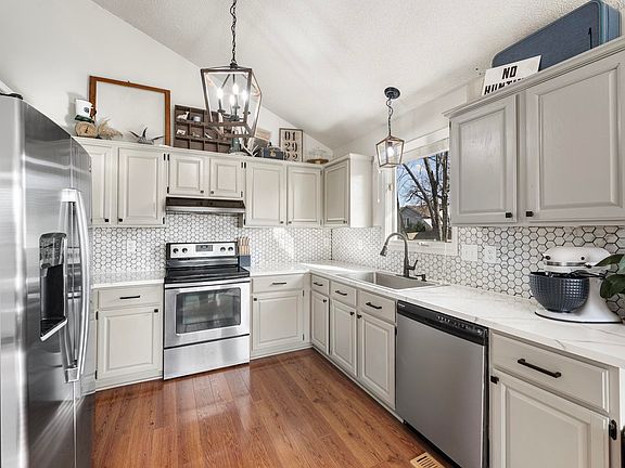 5th image of 2506 N Amarado St