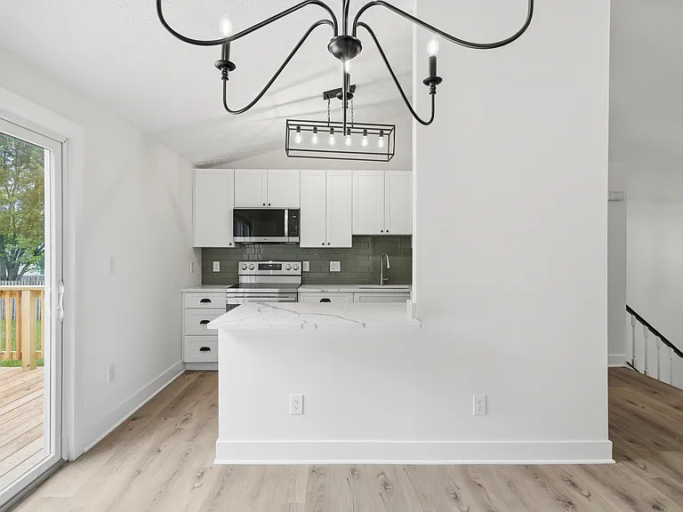 202 Leslie Ct #202 — Photo 7