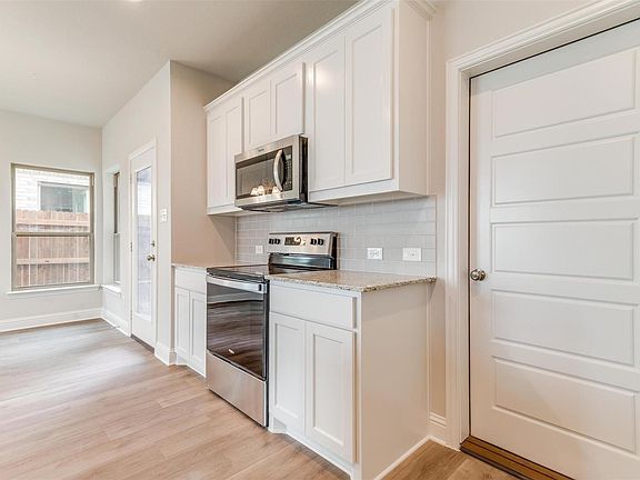 4th image of 805 Homeplace Cir