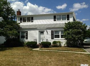 49 Briarcliff Dr, Merrick, NY 11566