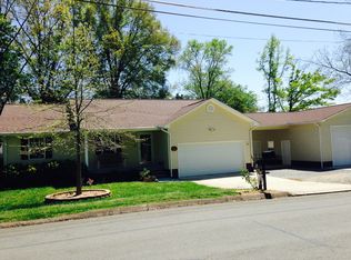 529 Oak St, Athens, TN 37303