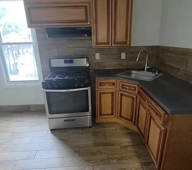 196 W Broadway #1F — Photo 1