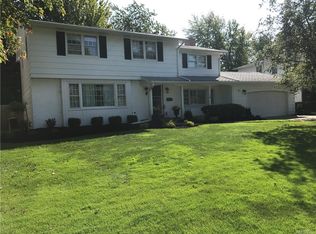 118 Halwill Dr, Amherst, NY 14226