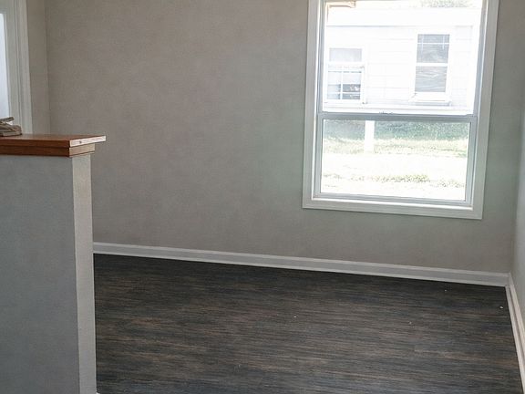 4th image of 3 Court D
