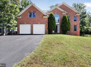 11415 Woodview Dr, Hagerstown, MD 21742